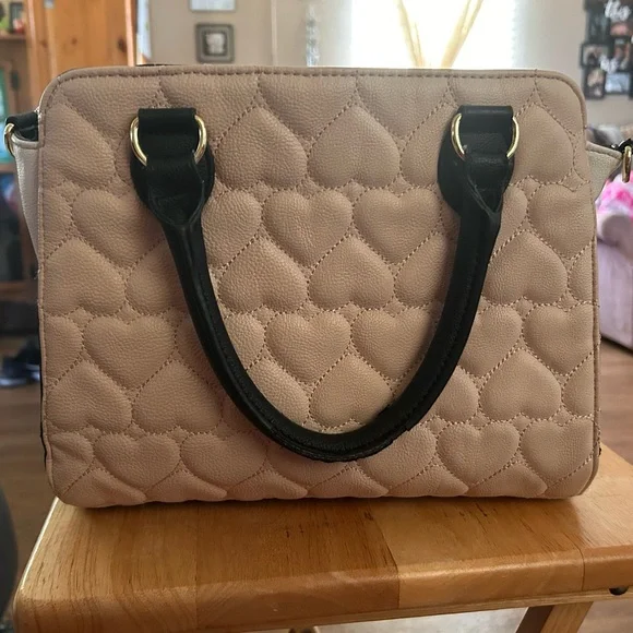 Betsey Johnson Black and Cream Quilted Handbag - Picture 2 of 11